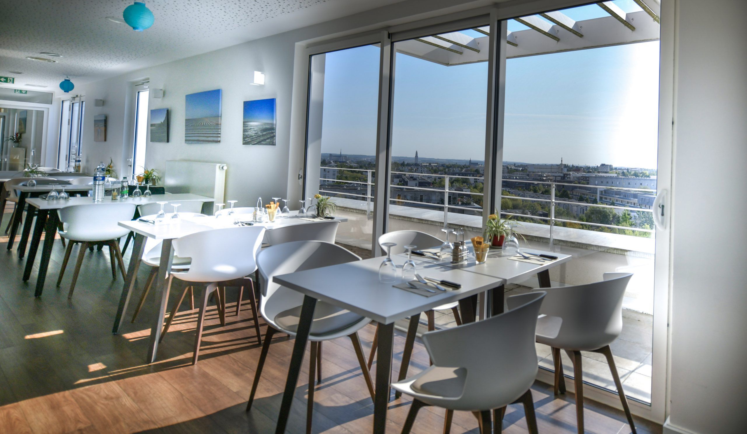 Restaurant lumineux et convivial au sein de la Résidence Services Seniors Novage à Amiens